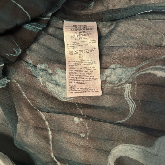 Banana Republic Pleated Tie-Neck Top Size XSP - Picture 9 of 11